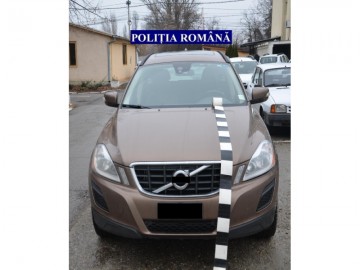 FEMEIE, cercetată pentru TĂINUIRE, fiind în POSESIA unui AUTOTURISM furat din Olanda